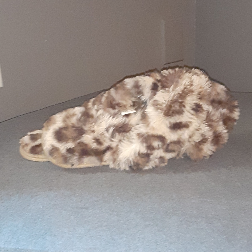 Fluffy Sandals!! - Picture 3 of 3